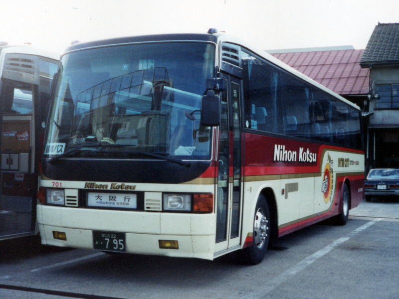 なにわ22あ・795（日交701）