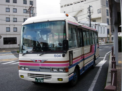 岡山22あ・495