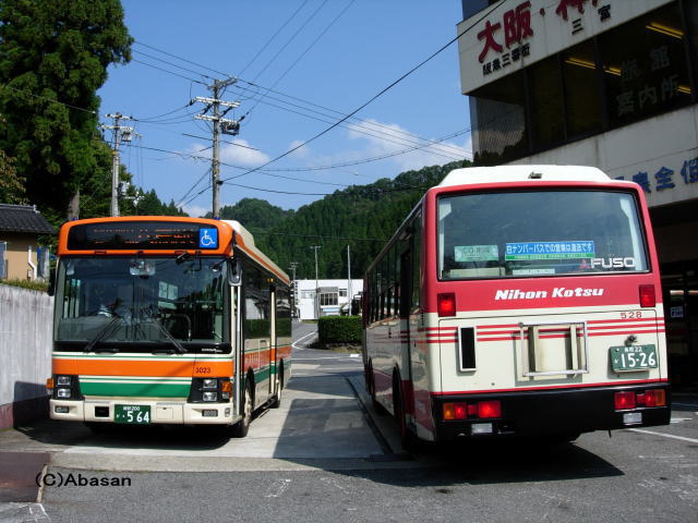 姫路200か・564　鳥取22か1526（日交528）